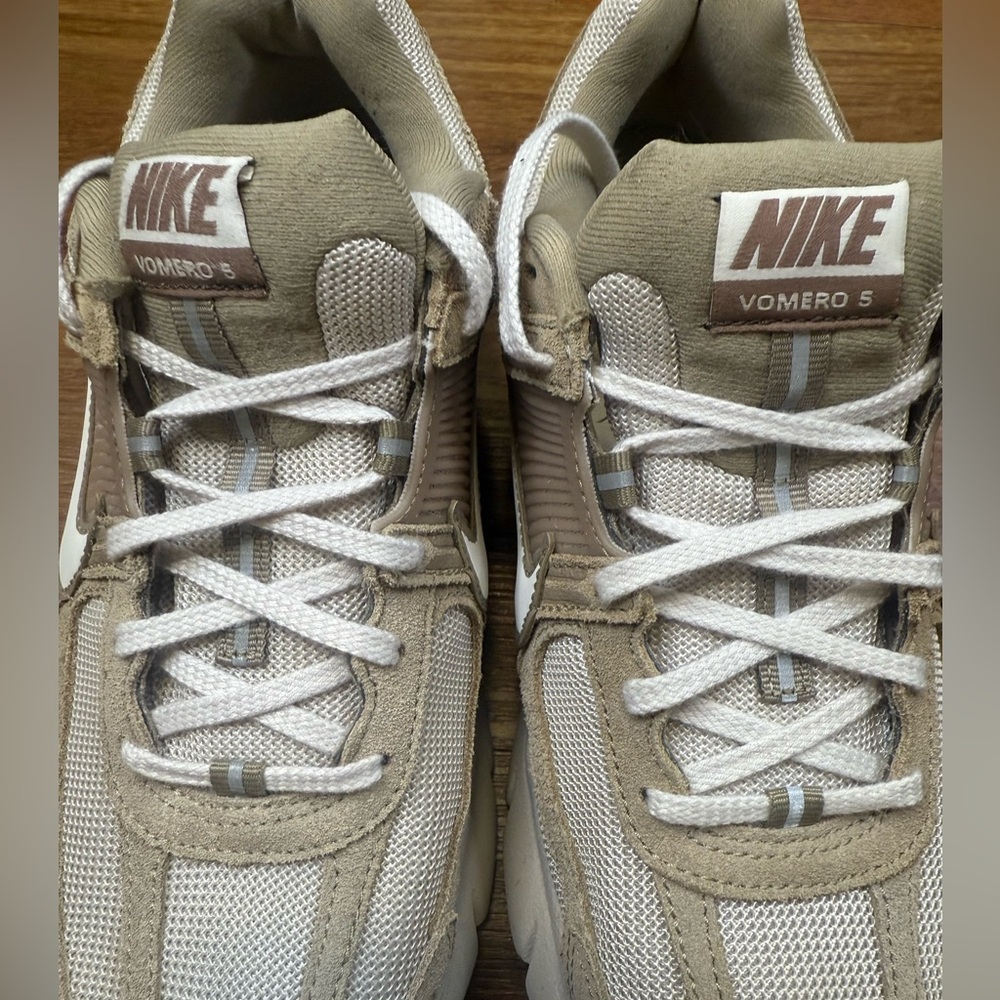 NIKE Zoom Vomero 5 Men’s 8.5/ Women’s 10 - Picture 6 of 9